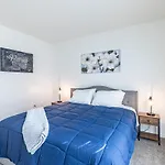 Heaven On Hollywood Furnished Apartments