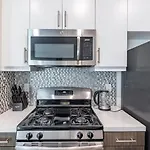 Heaven On Hollywood Furnished Apartments