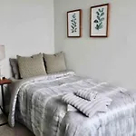 Private Long Term Bedrooms Near Usc & Sofi In Duplex