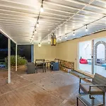 Spacious Home With Garden & Pool