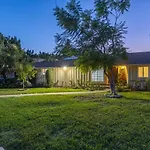 Spacious Home With Garden & Pool