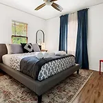 Culver City 2 Bedroom Walking Distance To Downtown Unit B
