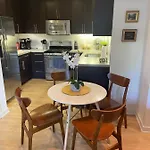 Super-Cute 2/2 Apartment In Santa Monica With Free Parking