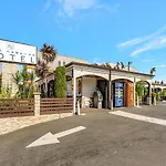 Royal Hawaiian Inn - Mid City, Los Angeles