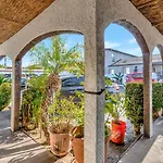 Royal Hawaiian Inn - Mid City, Los Angeles