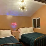 Glamping Hollywood Hills - Luxury Tiny House