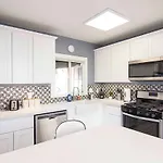 Penthouse One At World Artists Living Hollywood