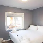 Penthouse One At World Artists Living Hollywood