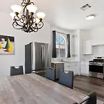 4 Bedrooms And 2 Bathrooms To Share With Queen Bed