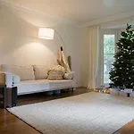 Historic Boutique Apartment In The Heart Of Beverly Hills
