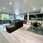 Hollywood 2 Bedroom Apartment