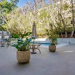 Hollywood 2 Bedroom Apartment