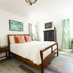 Charming La 2 Bedroom For Your Home Away From Home