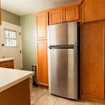 Charming La 2 Bedroom For Your Home Away From Home