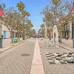 Renovateed Two-Bedroom Apartment In Santa Monica