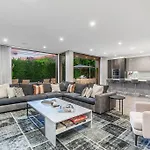 Luxury Gardner Villa 5Bdr !!!