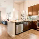 A-Class Luxury 2 Bedrooms Apt In Woodland Hills Ca