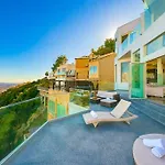 Hollywood Hills Modern Sanctuary-Jaw Dropping View
