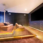 Hollywood Hills Modern Sanctuary-Jaw Dropping View