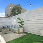 Modern House Central Location