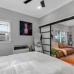 Hollywood Blvd Apartment