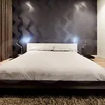 Massive 4 Story Townhouse In Heart Of La