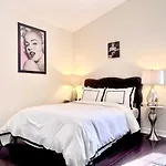 Hollywood Hills Homestay
