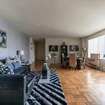 Spacious Charming Condo With Great Views Near The Grove