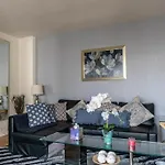 Spacious Charming Condo With Great Views Near The Grove