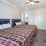 Mariachi Plaza Hotel
