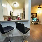 Charming Hollywood Condo With Pool & Balcony