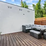 Modern Guest Room