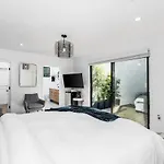 Modern Guest Room
