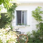 Elegant White Cottage, Venice Beach, California