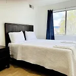 Spacious 2 Master Bedroom Apartment In Canoga Park