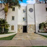Spacious 2 Master Bedroom Apartment In Canoga Park