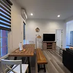 The Red Guest House In Downtown Los Angeles