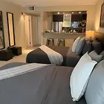 Hollywood Loft Spectacular Free Parking