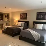 Hollywood Loft Spectacular Free Parking