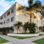 Spacious 2 Master Bedroom Apartment In Canoga Park