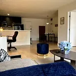 Spacious 2 Master Bedroom Apartment In Canoga Park