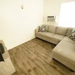 Cozy & Spacious Apartment In West Hollywood