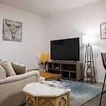 Live And Work Space In Hollywood