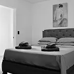 Renovateed Two-Bedroom Apartment In Santa Monica