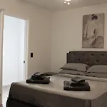 Renovateed Two-Bedroom Apartment In Santa Monica