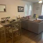2 Bedroom In Marina Del Rey Less Than 10 Mins From Venice Beach!