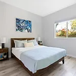 Adorable 3 Bedroom With Jacuzzi & More