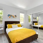 Adorable 3 Bedroom With Jacuzzi & More