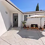 Adorable 3 Bedroom With Jacuzzi & More