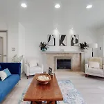 Luxury La Home-Cheviot Hills -Lovely Yard